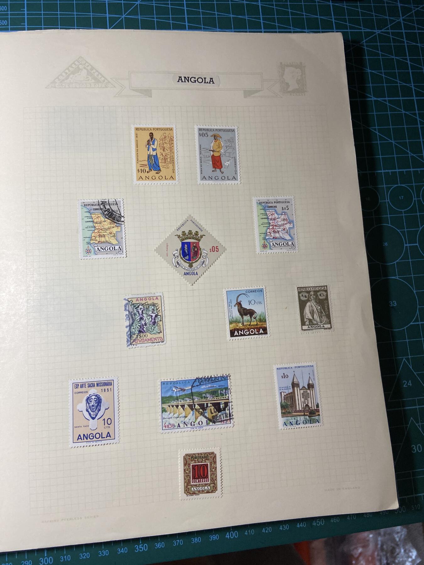 2025年第一百二十九场(总第一百五十五场）外国邮票、散币场(免佣金) 外国老藏家–集邮套册74页(含大量外国老邮票)