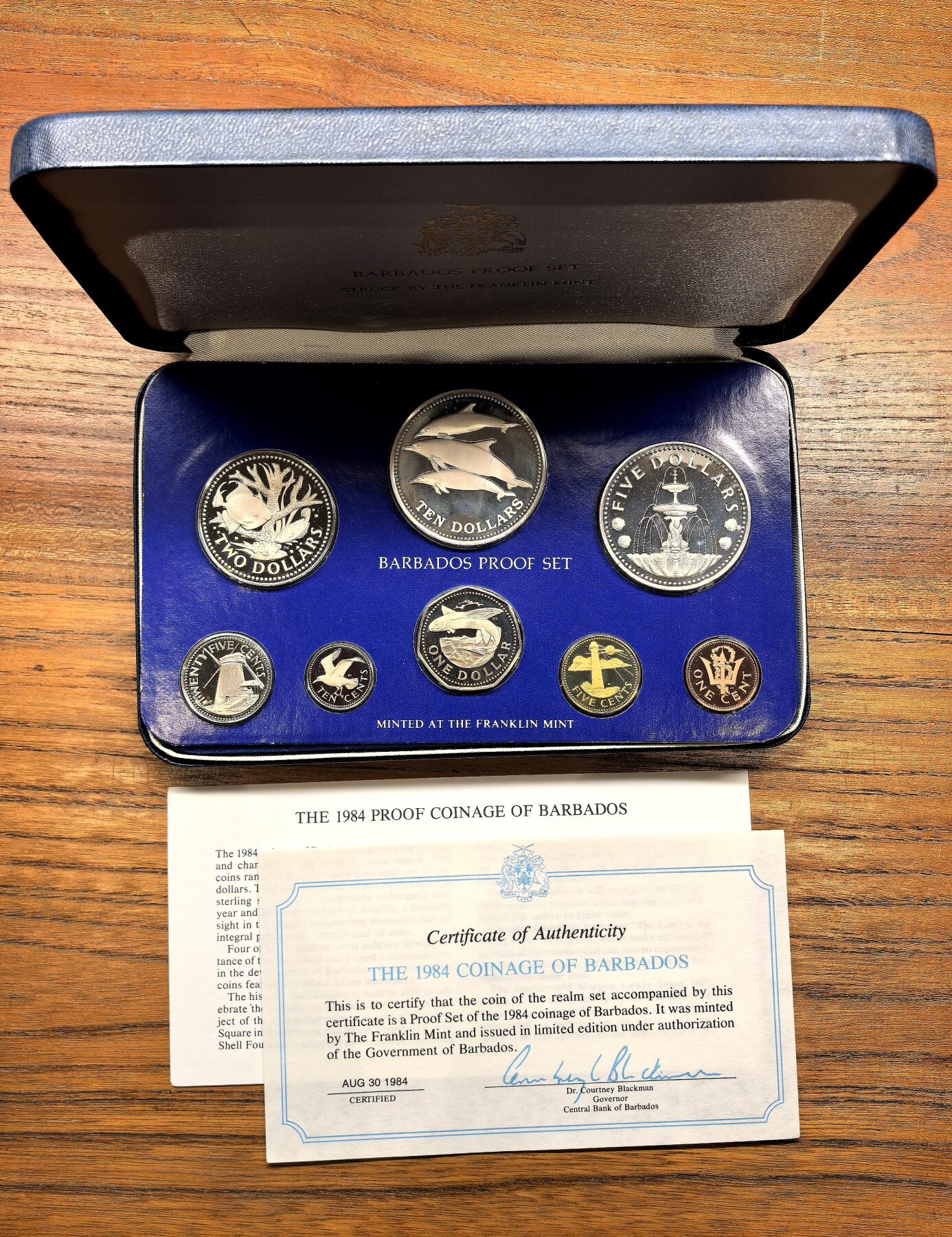 泉海漫舟·凡希社世界钱币微拍第三百十四期 荐！1984巴巴多斯海豚精铸PS原厂盒证，品相完美。富兰克林厂套币总筋，极其罕见！