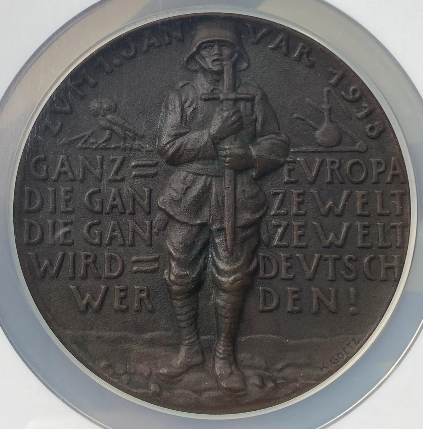 万国钱币拍卖第055期 NGC MS63 1918年德国庆祝元旦新年纪念大铜章 卡尔哥茨名家作品 此时距一战开战已第三个年头 背面书：整个欧洲，整个世界，整个世界都将成为德国！ 第二年德国战败投降在法国凡尔赛的一节火车车厢内签订著名的《凡尔赛合约》