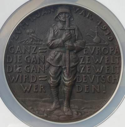 万国钱币拍卖第055期 - NGC MS63 1918年德国庆祝元旦新年纪念大铜章 卡尔哥茨名家作品 此时距一战开战已第三个年头 背面书：整个欧洲，整个世界，整个世界都将成为德国！ 第二年德国战败投降在法国凡尔赛的一节火车车厢内签订著名的《凡尔赛合约》