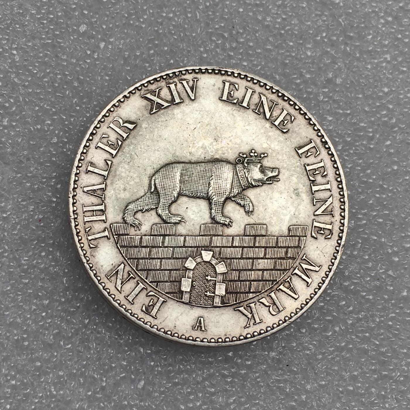 世界钱币专场拍卖 每周二开拍 加重版1852年德国安哈特贝恩堡小熊爬墙1泰勒流通银币