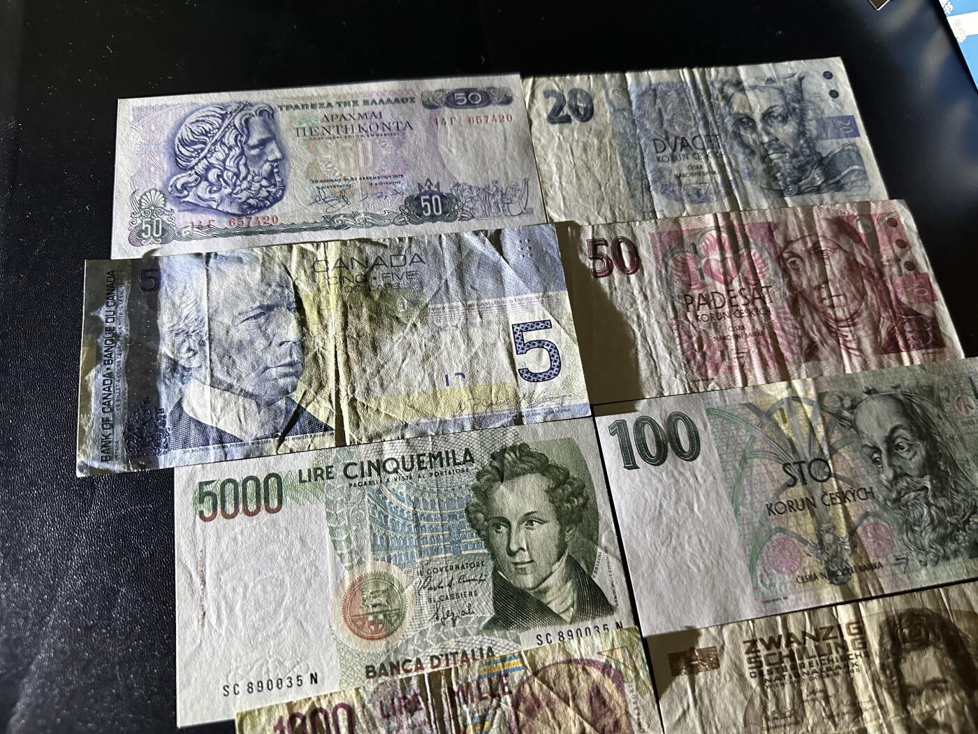 《外钞收藏家》第五百八十五期（精品场）（本平台长期征集拍品、欢迎藏友们联系合作）