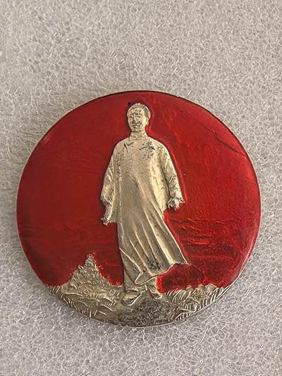 综合藏品场.喜欢出价就得！无套路无托.诚信惠友交友！自动快拍. 毛主席像章直径约50MM保真包老.编号280022