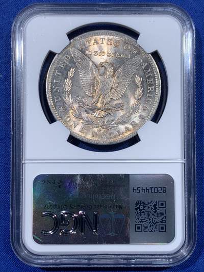《竞宝斋》第438场 周日，周一，周二 3场连拍 （全场包邮） NGC MS62 美国1884年摩根1美元银币 边缘环彩 包浆很不错 银价高涨 通货裸币逼近300 62分算是超值的选择!