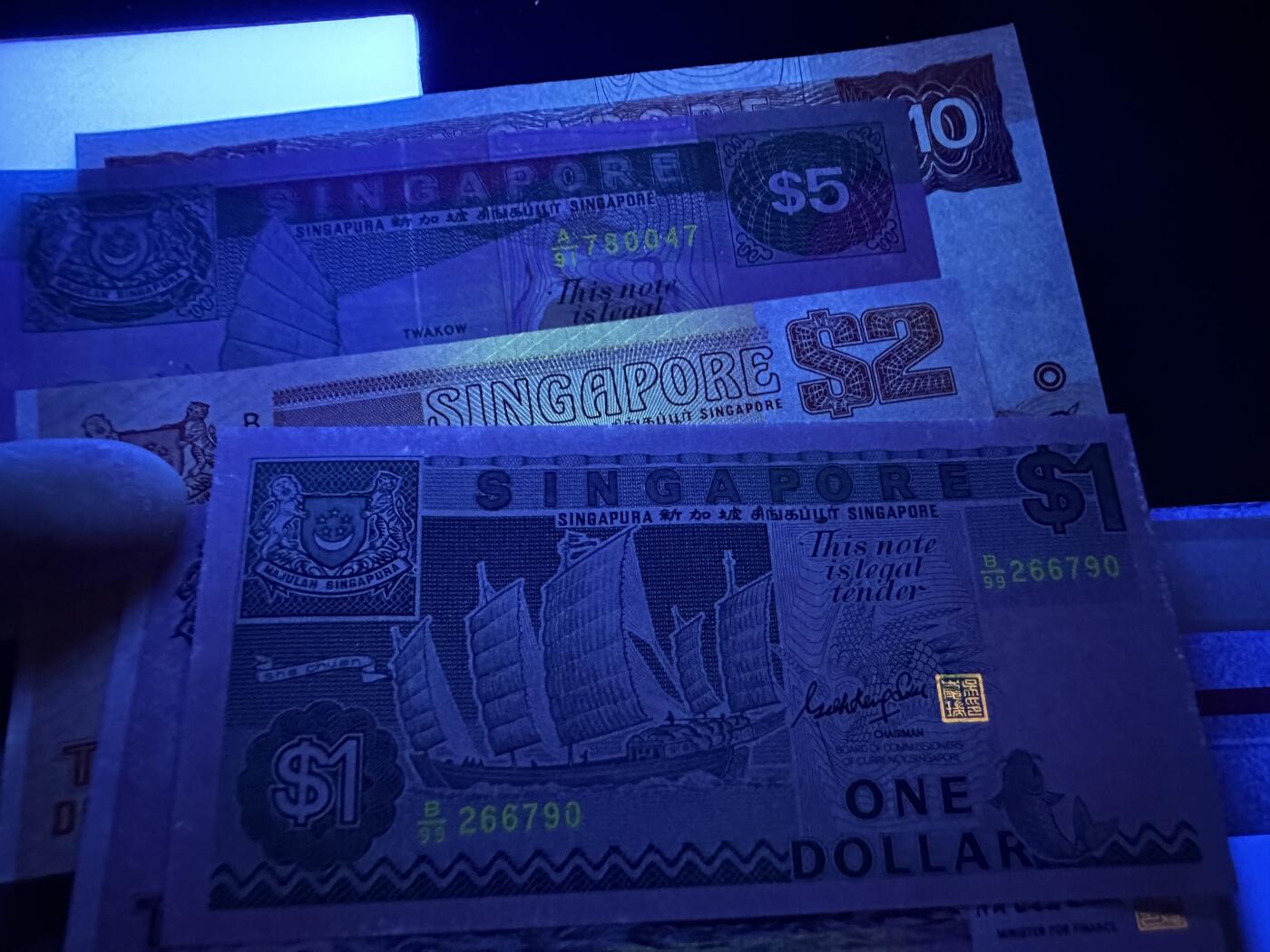 《外钞收藏家》第五百八十五期（精品场）（本平台长期征集拍品、欢迎藏友们联系合作）