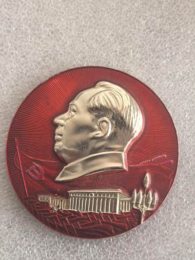 综合藏品场.喜欢出价就得！无套路无托.诚信惠友交友！自动快拍. 毛主席像章直径约60MM保真包老..编号280028