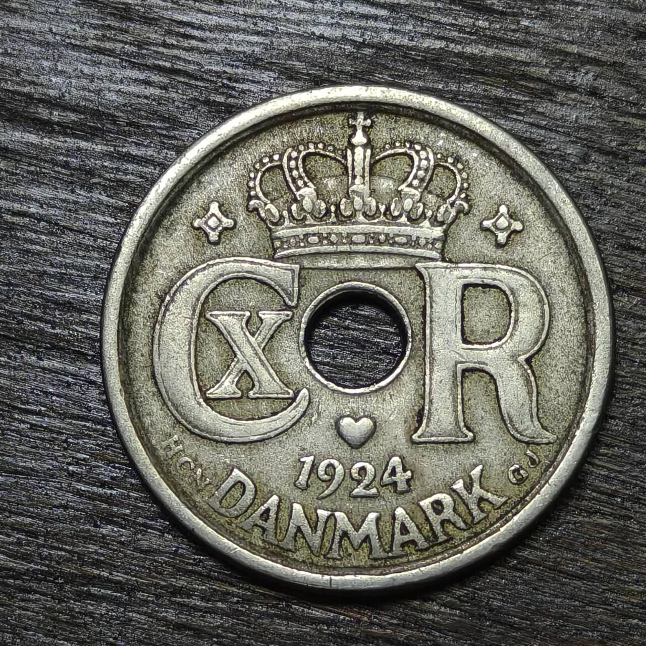 【铜匠收藏】★第132场★散币场，无佣金，30包邮。不满30元，支付5元运费。《接受代拍 代送NGC评级》 丹麦 1924年 25欧尔 中孔镍币