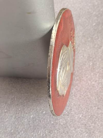 综合藏品场.喜欢出价就得！无套路无托.诚信惠友交友！自动快拍. 毛主席像章直径约58MM 编号280008 包老包真.