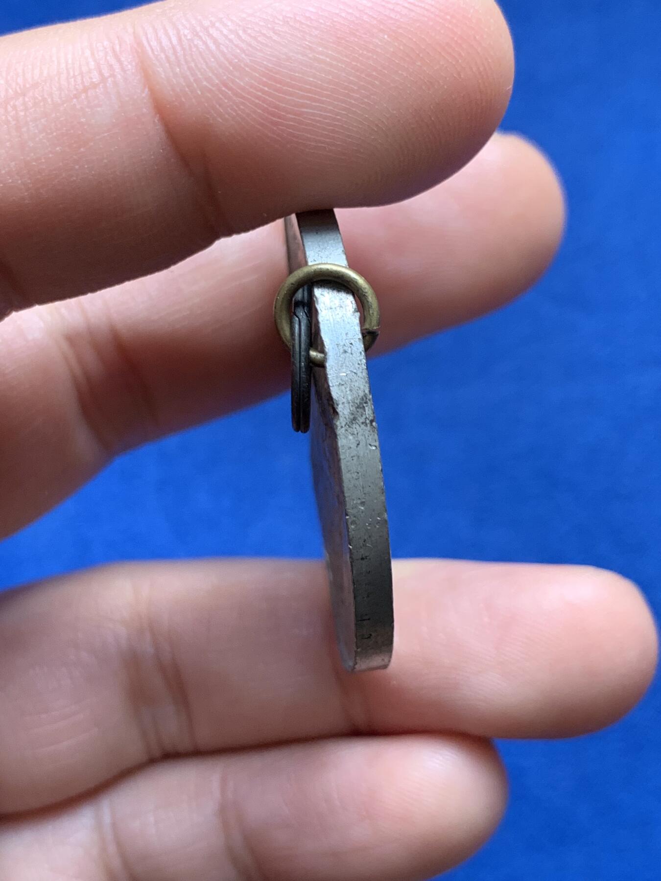 《竞宝斋》第438场 周日，周一，周二 3场连拍 （全场包邮） 英国1897年维多利亚女王在位60周年纪念章，白色金属材质，SPINK & SON出品。14.75克，38mm，细节见图。