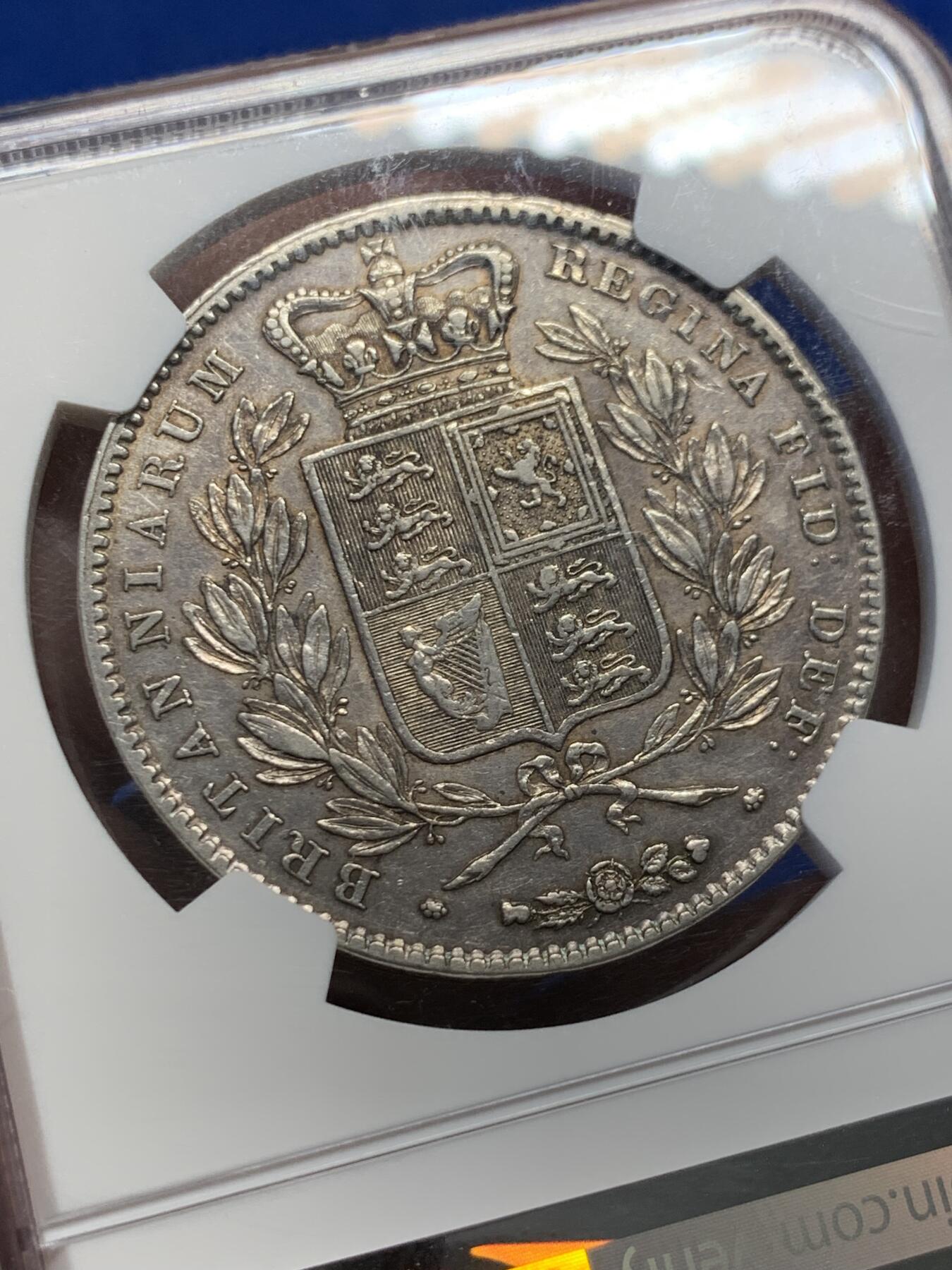 《竞宝斋》第438场 周日，周一，周二 3场连拍 （全场包邮） NGC XFD 英国1844年小维克朗银币，三个年份中最少见的，整体细节很好，背面树叶可以看见纹路，性价比很高