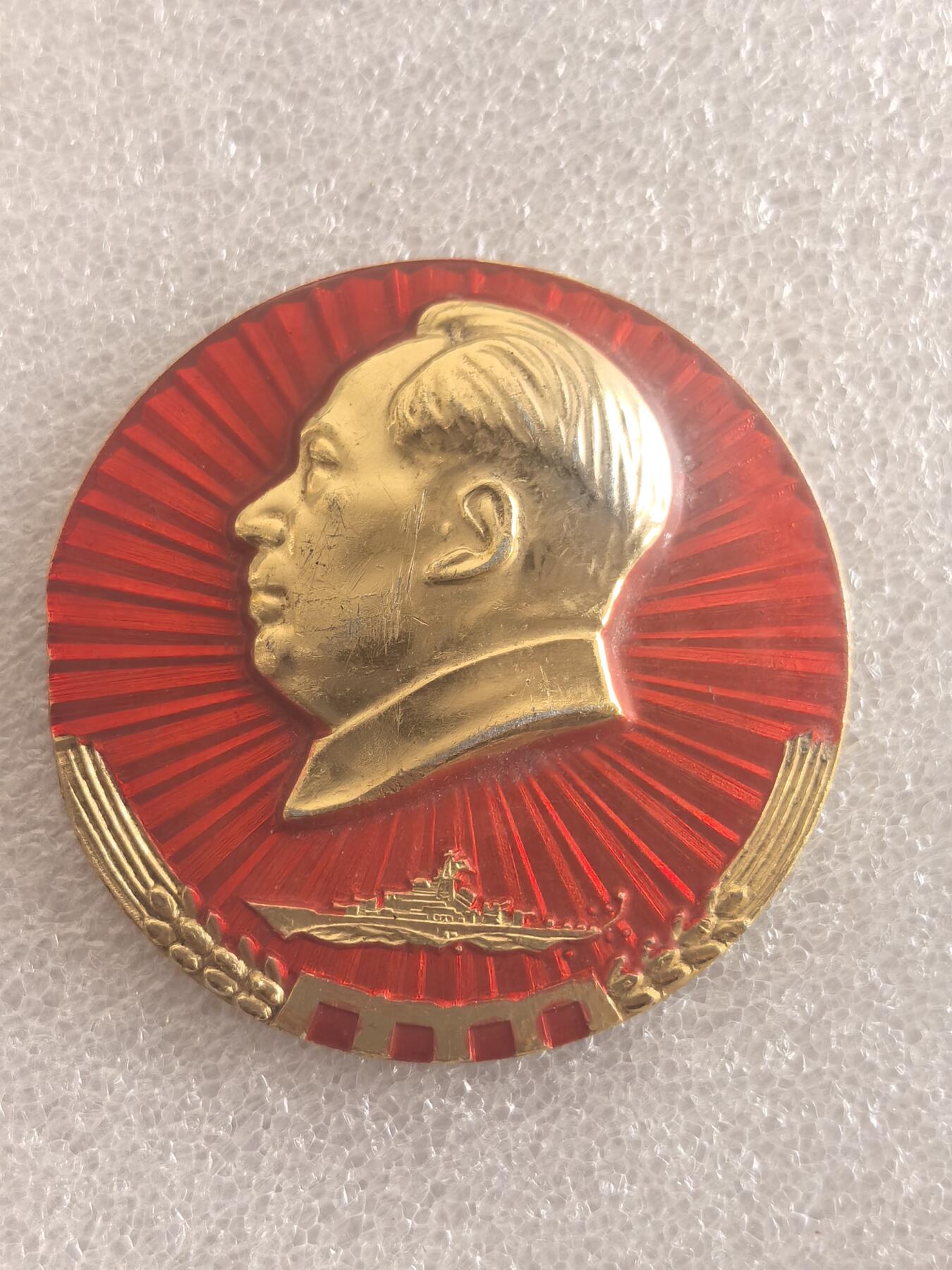 红色像章专场.包老包真.文革时期.实图拍摄.特价惠友 毛主席像章直径约55MM保真包老.编号280030