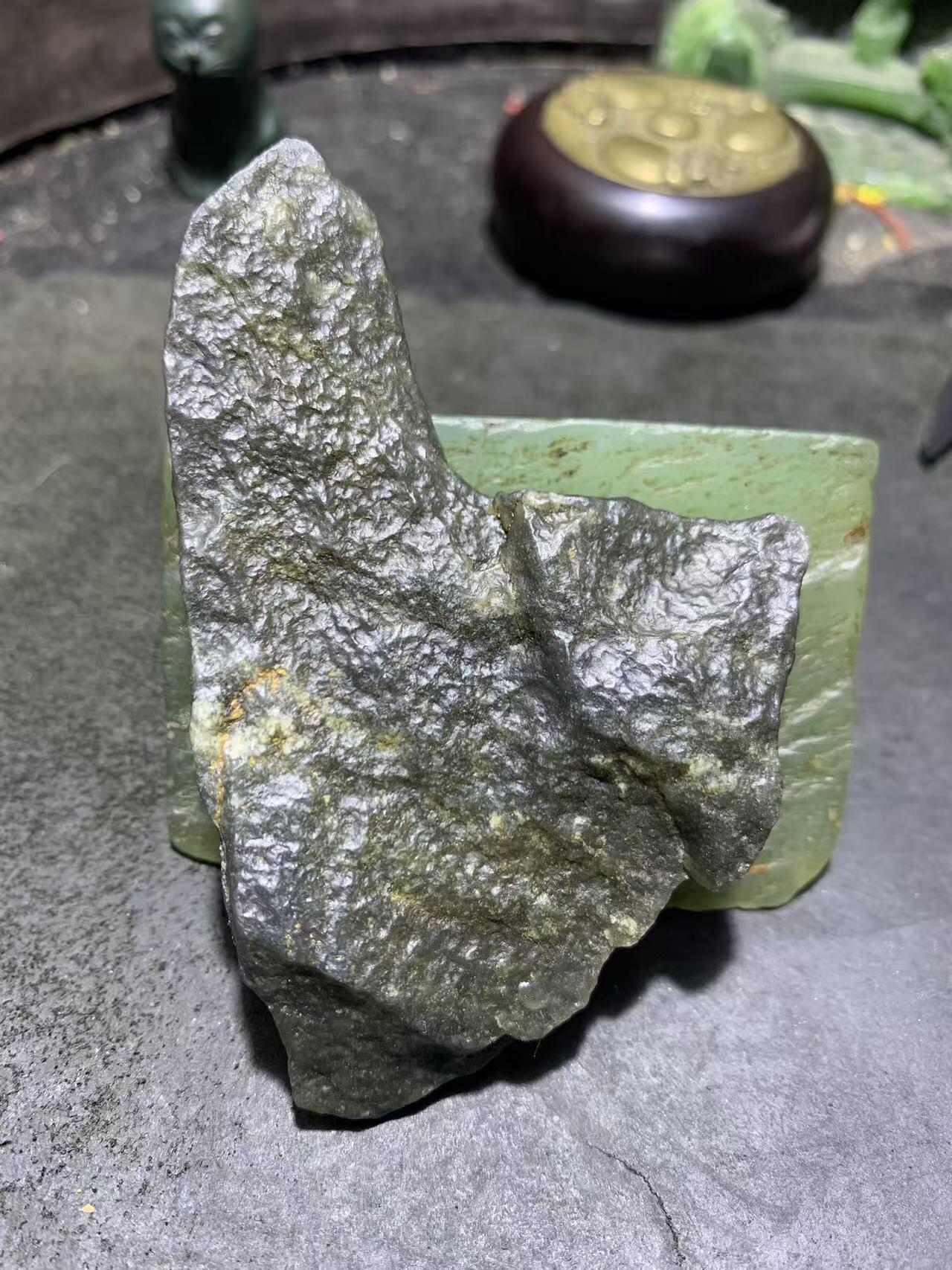 新疆戈壁风化纹和田玉青花玉原石一颗，，，