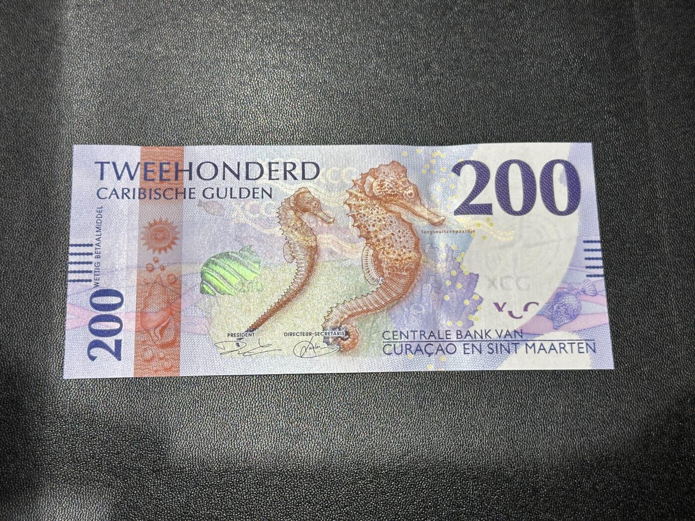 《外钞收藏家》第五百八十五期（精品场）（本平台长期征集拍品、欢迎藏友们联系合作）