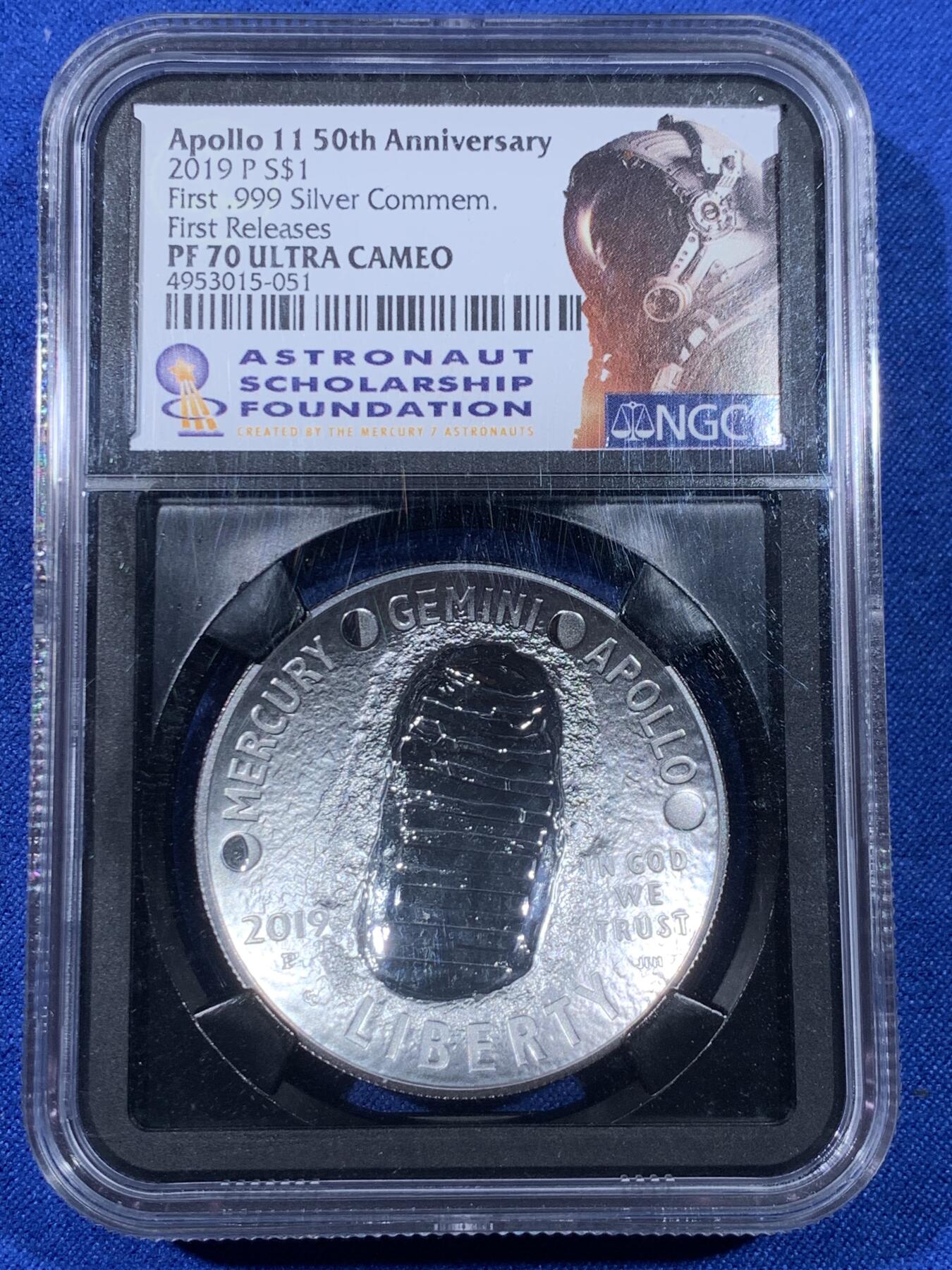 《竞宝斋》第438场 周日，周一，周二 3场连拍 （全场包邮） 四枚一组 NGC PF70UC 2019年登月50周年银币 美国阿波罗11号1美元精制纪念银币 黑盒 首期（克劳斯2021年世界硬币大赛最佳时事币，26.73克重，999纯银，币径38.1MM）+ 法国彩色树脂双面镶嵌10欧精制纪念银币（17.3克900银，币径37MM，限量5千枚）+ 奥地利夜光荧映20欧精制纪念银币（22.4克重，925银，币径34MM，限量发行3万枚，盒证齐全）+ 澳大利亚阿