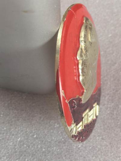 综合藏品场.喜欢出价就得！无套路无托.诚信惠友交友！自动快拍. 毛主席像章直径约60MM 编号280005 包老包真..