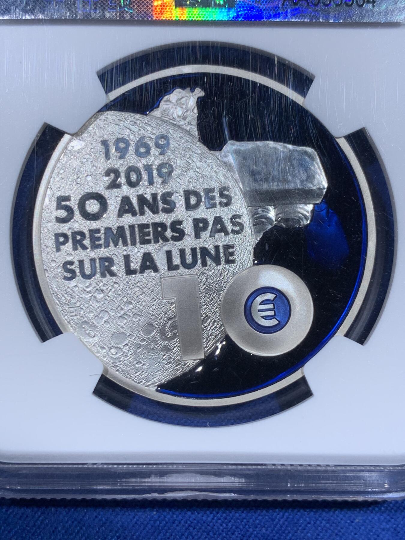 《竞宝斋》第438场 周日，周一，周二 3场连拍 （全场包邮） 四枚一组 NGC PF70UC 2019年登月50周年银币 美国阿波罗11号1美元精制纪念银币 黑盒 首期（克劳斯2021年世界硬币大赛最佳时事币，26.73克重，999纯银，币径38.1MM）+ 法国彩色树脂双面镶嵌10欧精制纪念银币（17.3克900银，币径37MM，限量5千枚）+ 奥地利夜光荧映20欧精制纪念银币（22.4克重，925银，币径34MM，限量发行3万枚，盒证齐全）+ 澳大利亚阿