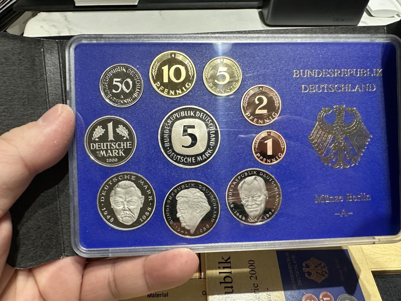 《外钞收藏家》第五百八十五期（精品场）（本平台长期征集拍品、欢迎藏友们联系合作）