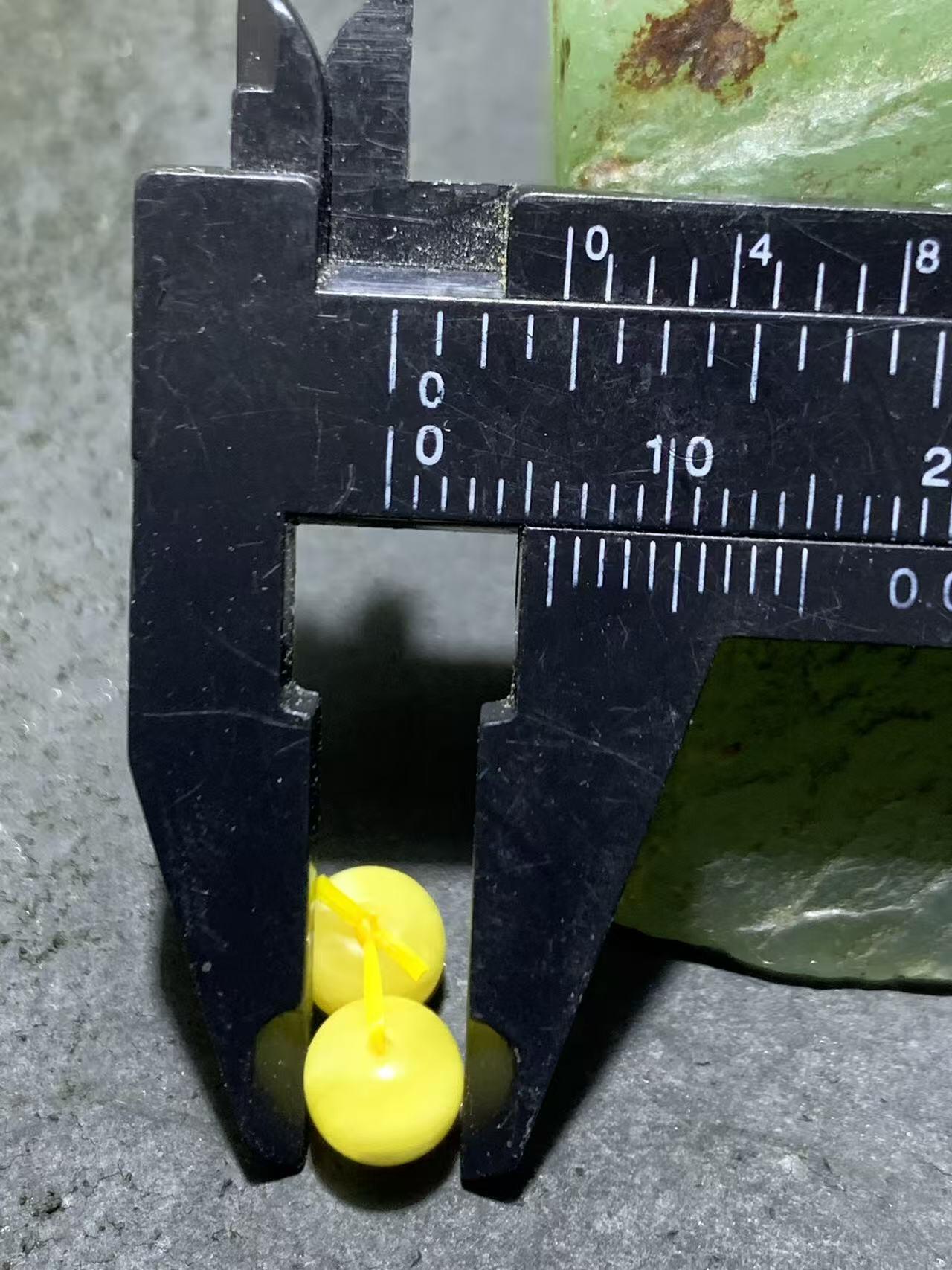 天然俄料原矿蜜蜡小尺寸老形桶珠腰珠两颗，，，