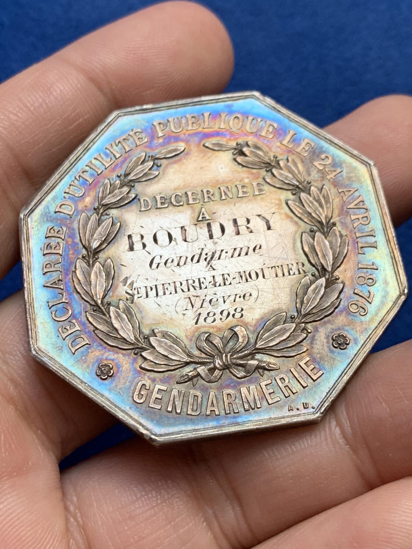 《竞宝斋》第438场 周日，周一，周二 3场连拍 （全场包邮） 法国反盗猎八角银章 大尺寸46mm 38.8g 少见大版鹿头八角，包浆醇厚，镜面光泽