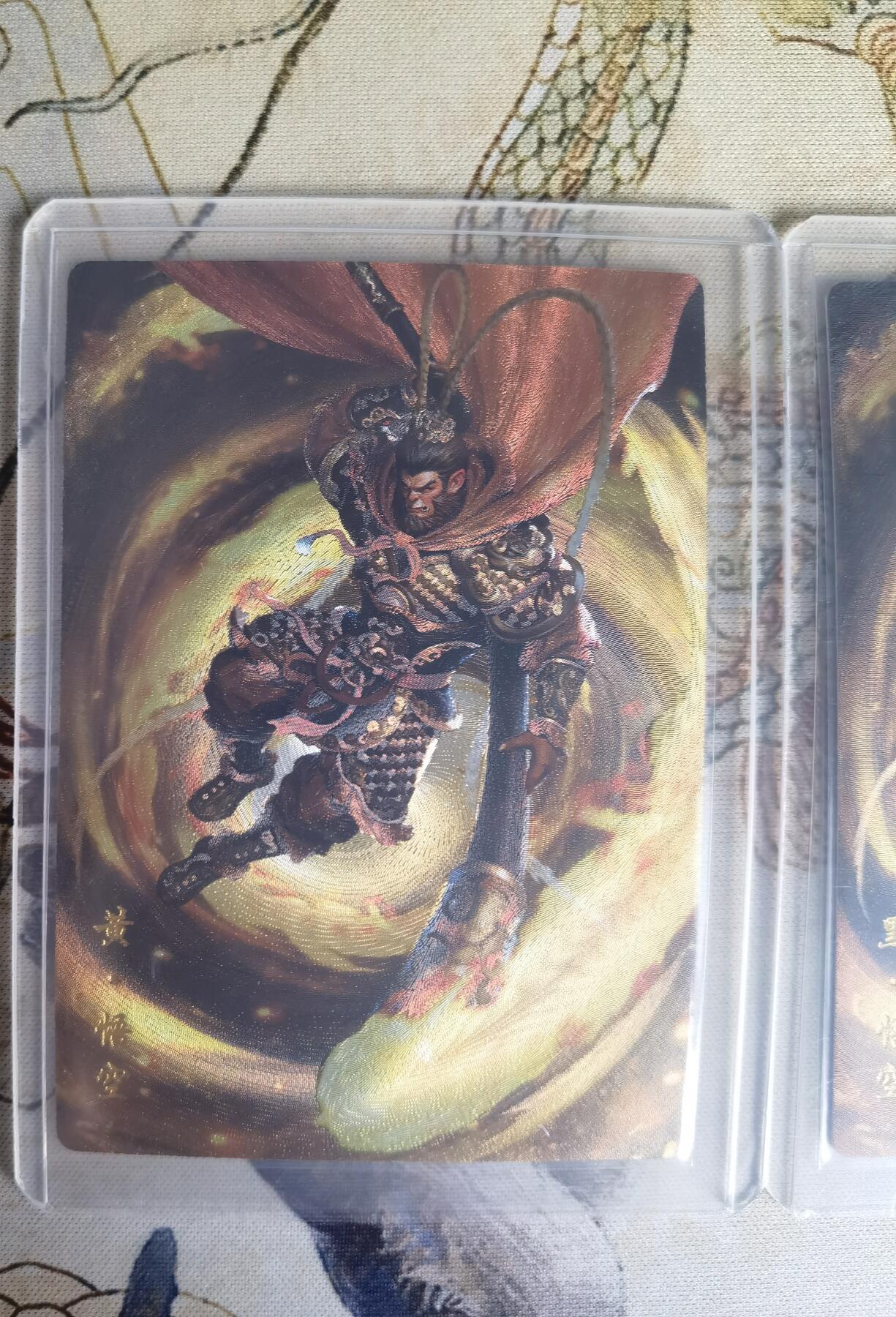 奇趣收藏卡牌拍卖第25场 山河潮玩限定礼盒  杆子 绘 悟空  三色 粗闪 各1张 全新覆膜卡夹卡膜保护