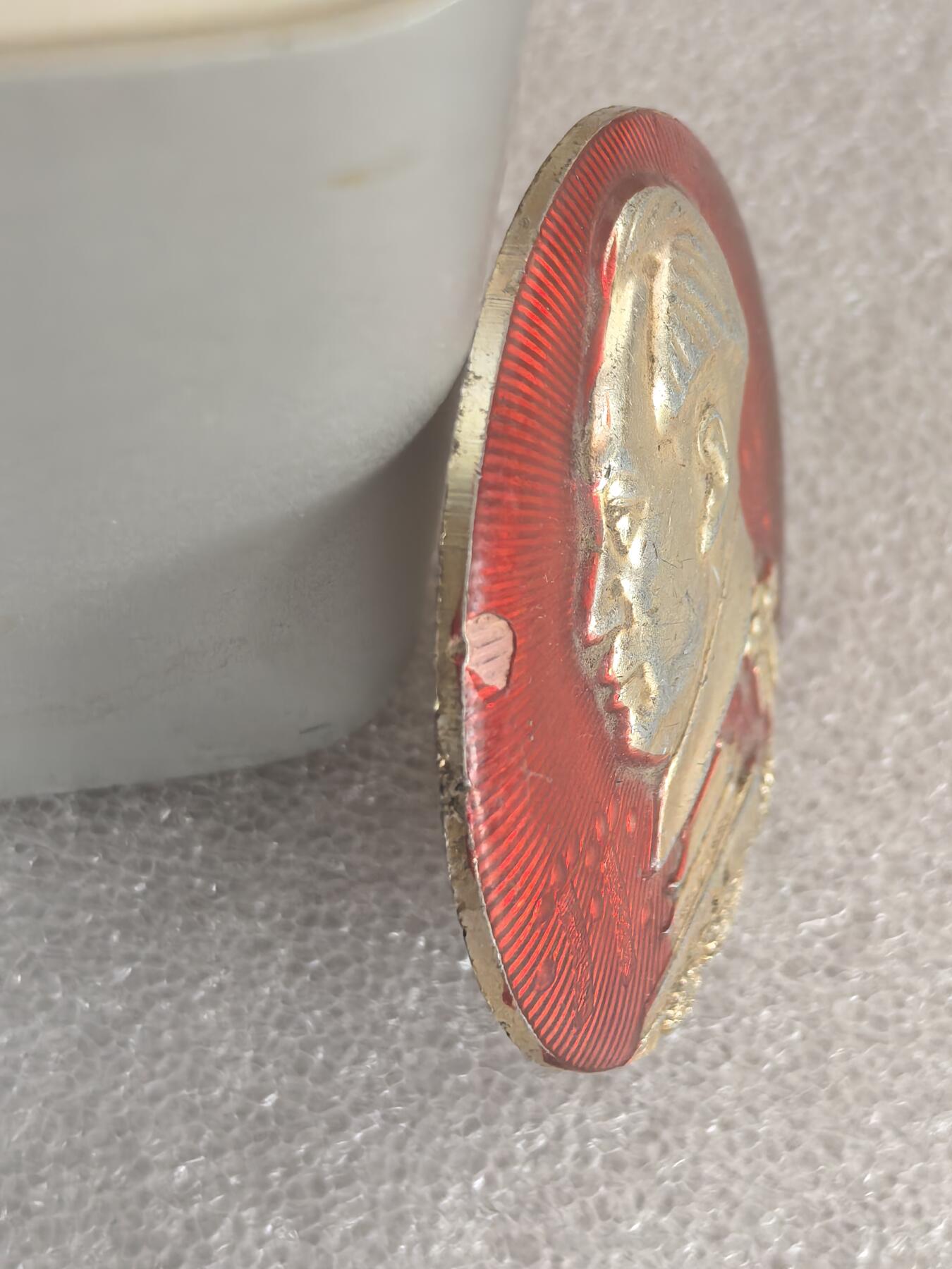 红色像章专场.包老包真.文革时期.实图拍摄.特价惠友 毛主席像章直径约50MM保真包老.编号280019.