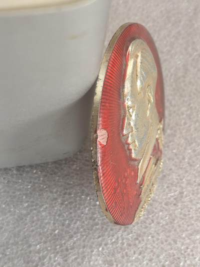 综合藏品场.喜欢出价就得！无套路无托.诚信惠友交友！自动快拍. 毛主席像章直径约50MM保真包老.编号280019.