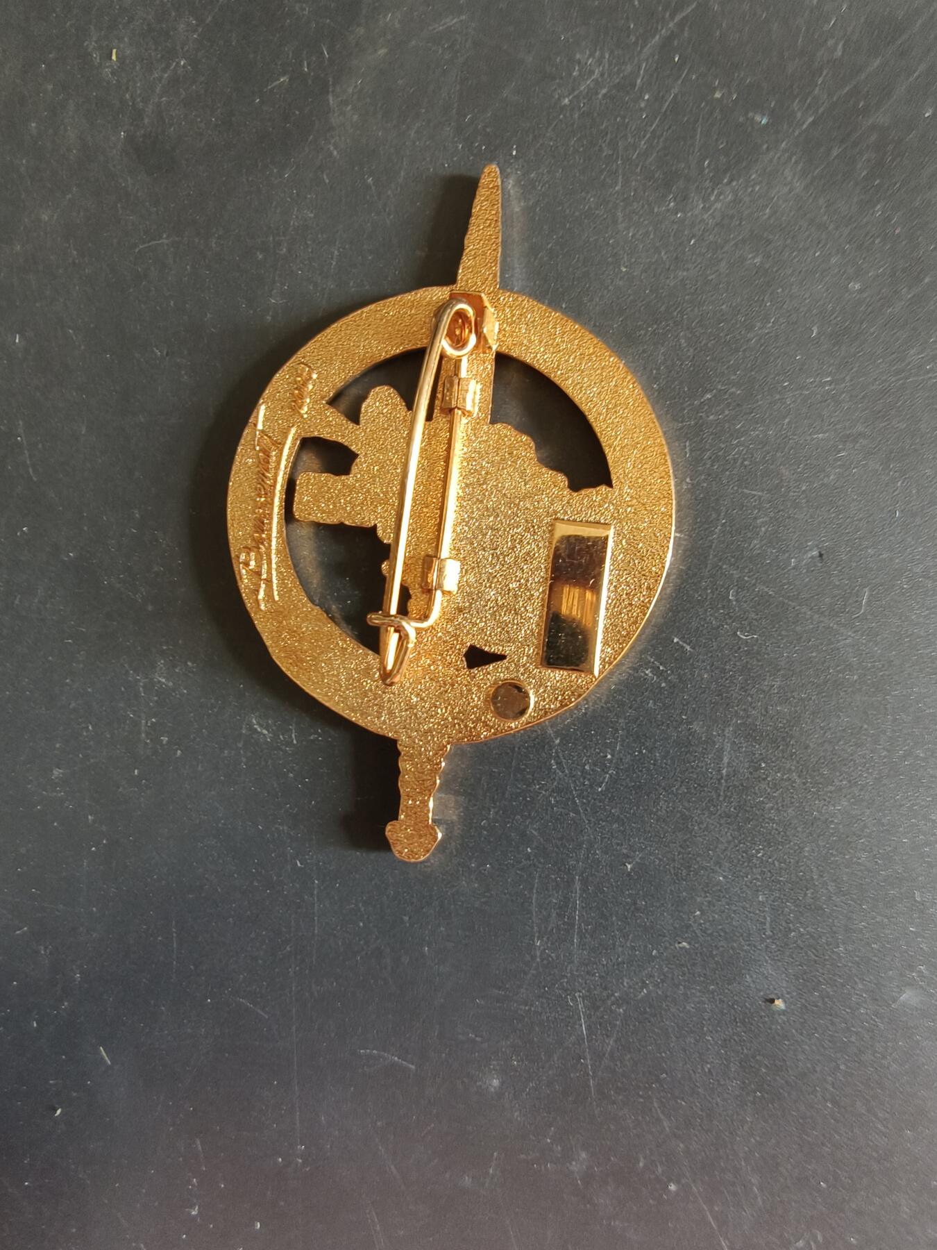 老王徽章第163期 13-15日三场连拍 16日统一发货  13、14日结束后可寄存 法国证章