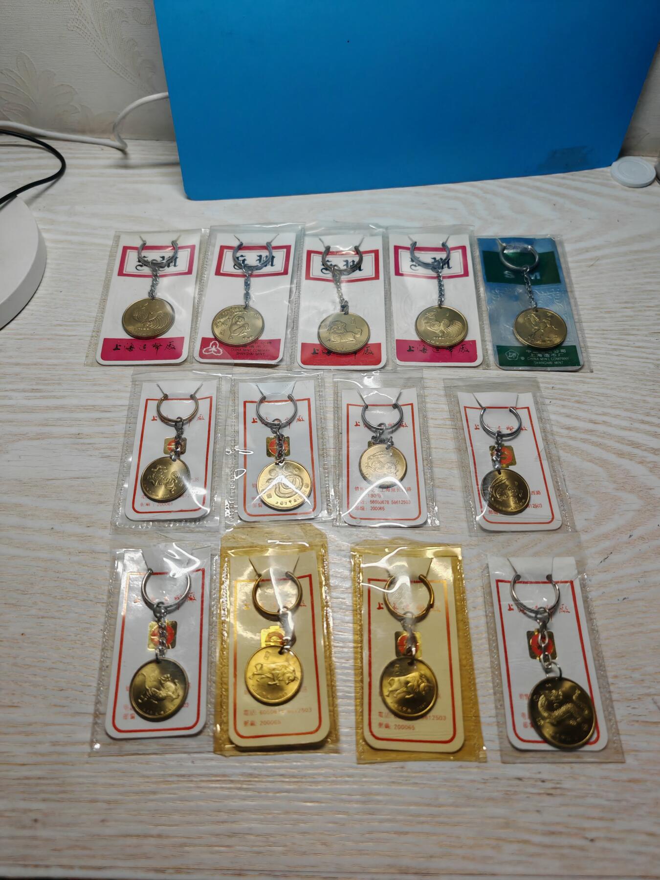 上海造币厂 90年代 各类生肖纪念章 挂架 原厂原装原铜光