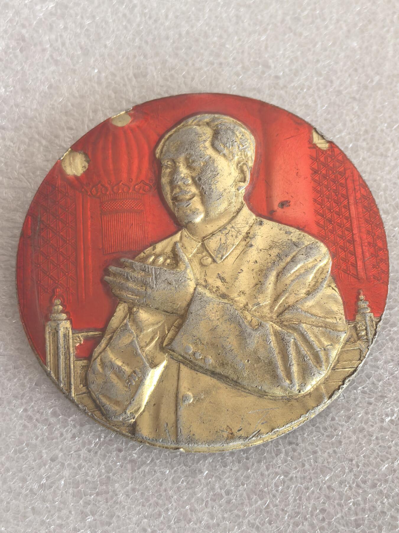 红色像章专场.包老包真.文革时期.实图拍摄.特价惠友 毛主席像章直径约60MM保真包老.编号280011.