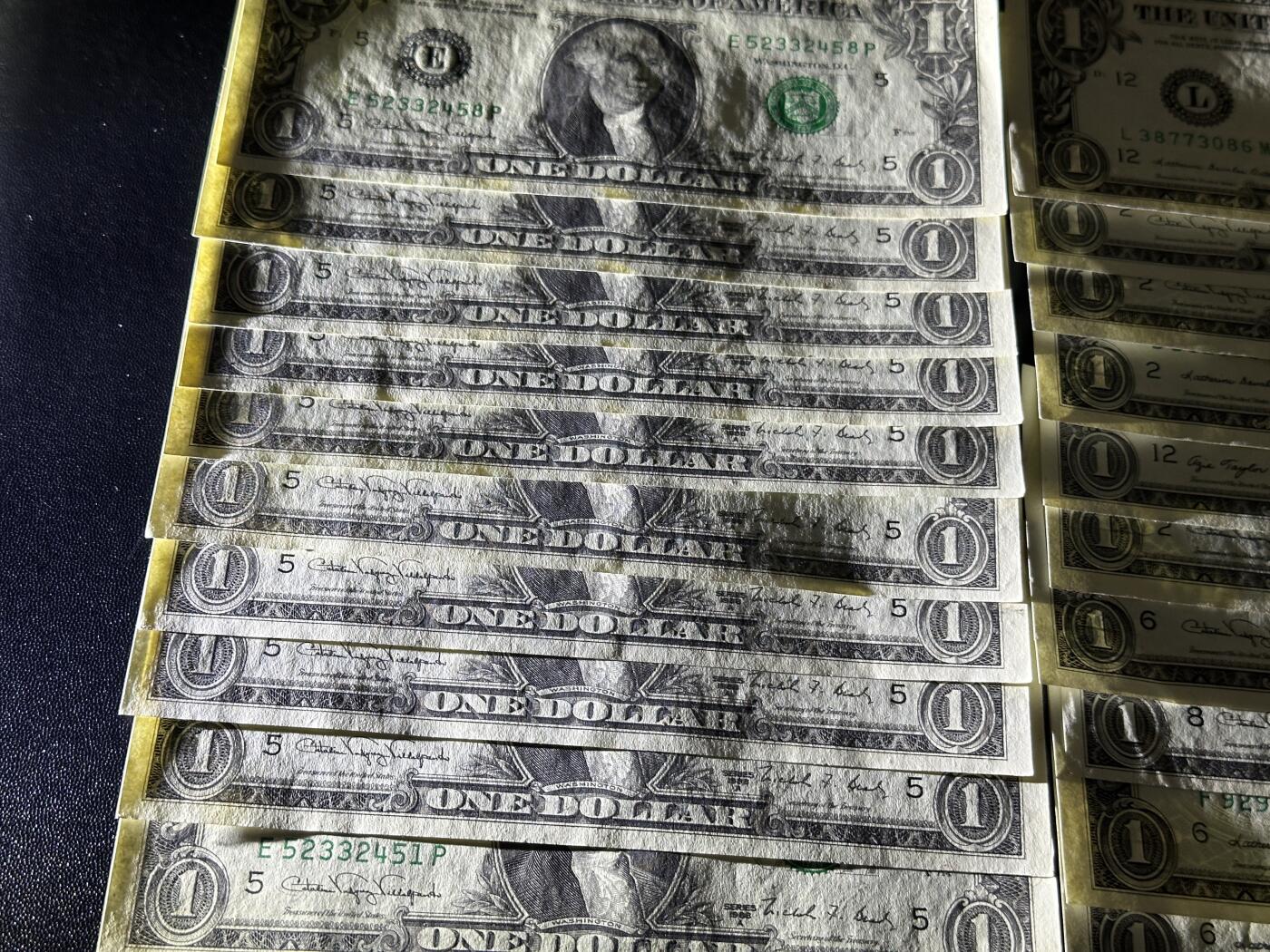 《外钞收藏家》第五百八十五期（精品场）（本平台长期征集拍品、欢迎藏友们联系合作）