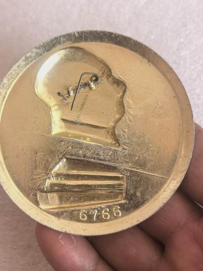 综合藏品场.喜欢出价就得！无套路无托.诚信惠友交友！自动快拍. 毛主席像章直径约66MM 编号280001