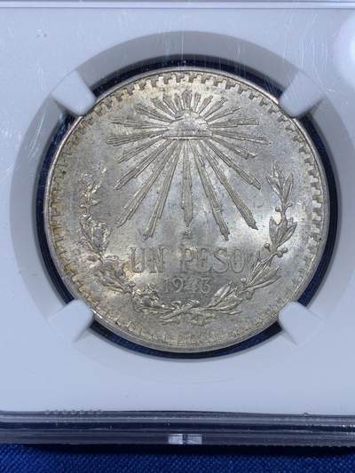《竞宝斋》第438场 周日，周一，周二 3场连拍 （全场包邮） NGC MS64 墨西哥1943年草帽鹰洋1比索银币