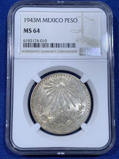 《竞宝斋》第438场 周日，周一，周二 3场连拍 （全场包邮） - NGC MS64 墨西哥1943年草帽鹰洋1比索银币