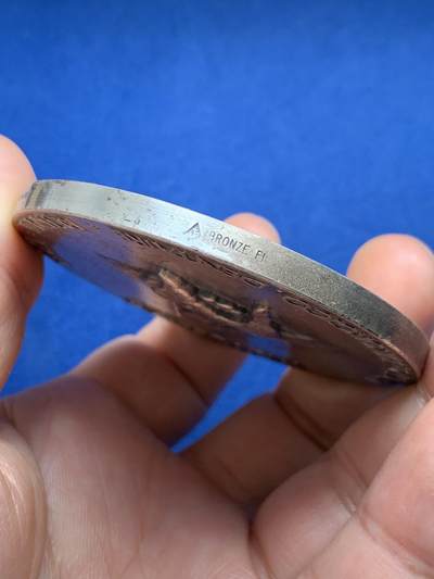 《竞宝斋》第438场 周日，周一，周二 3场连拍 （全场包邮） 法国互助联合会纪念铜章 三角铜标边铭 144.7克 64.7mm