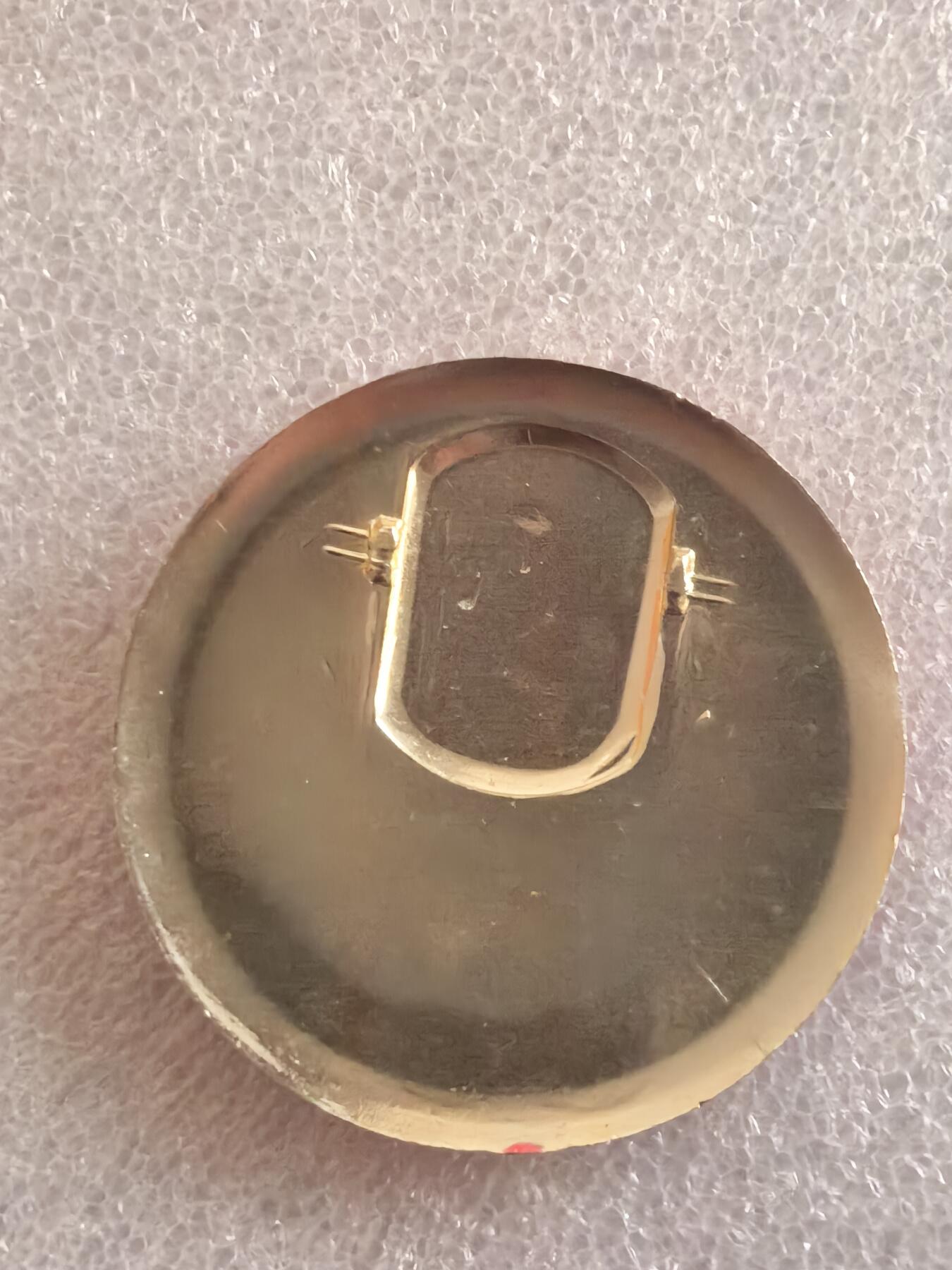 红色像章专场.包老包真.文革时期.实图拍摄.特价惠友 毛主席像章直径约47MM保真包老.按图发货.编号280068