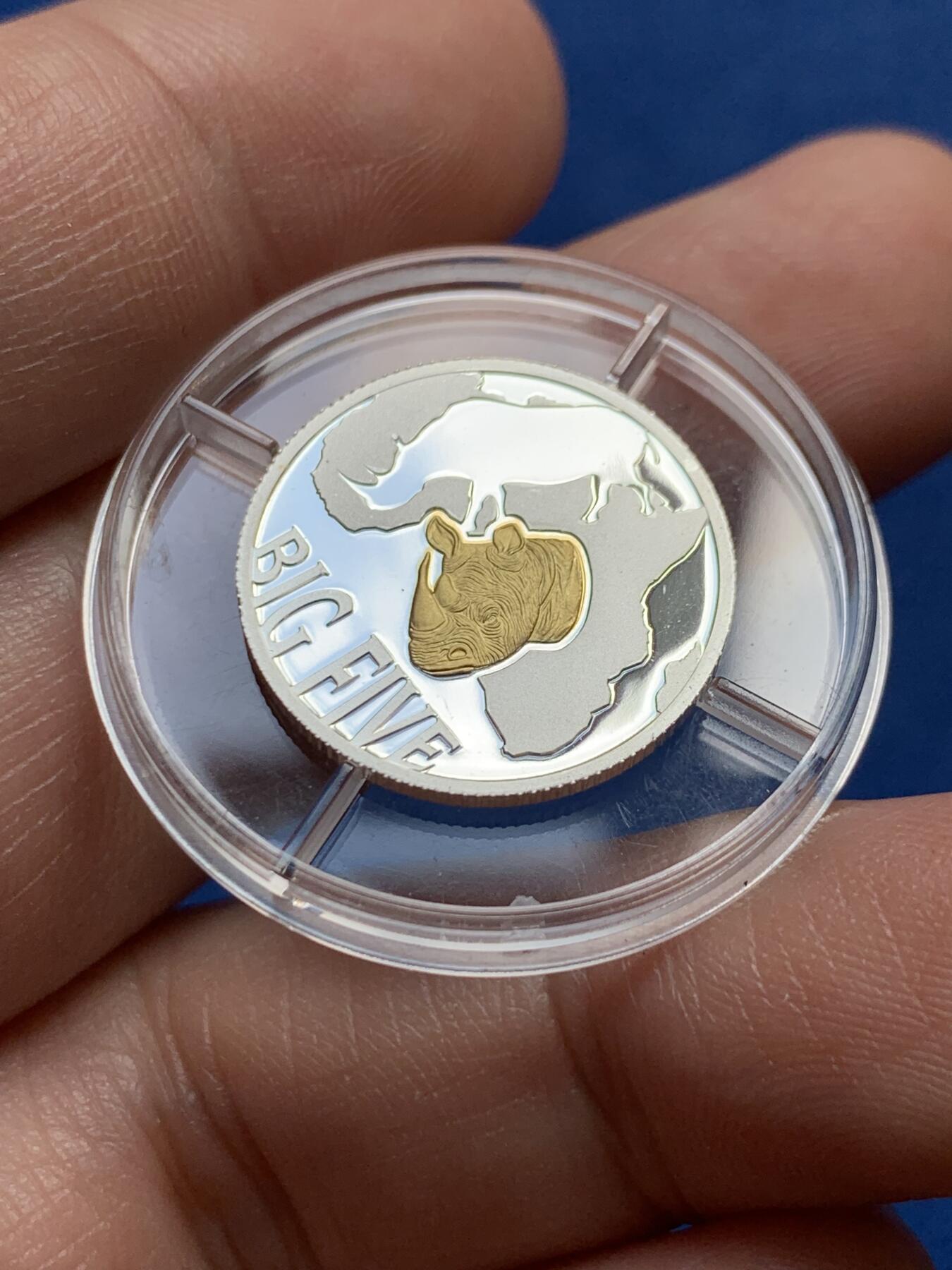 《竞宝斋》第438场 周日，周一，周二 3场连拍 （全场包邮） 少见 刚果2013年10法郎部分镀金精制银币 非洲五霸-犀牛 1/10盎司999银 发行量3000枚仅在套币中发行