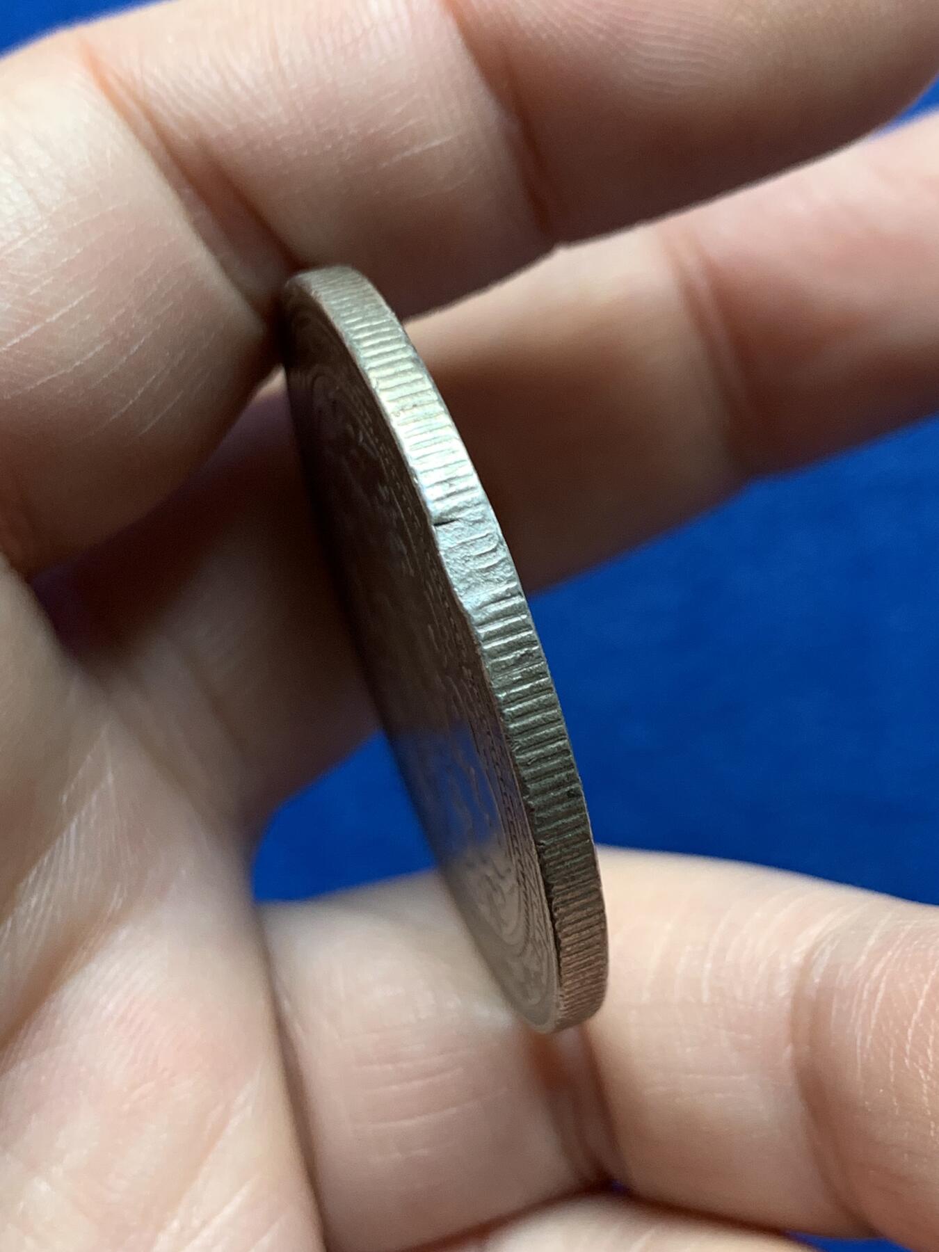 《竞宝斋》第438场 周日，周一，周二 3场连拍 （全场包邮） 英国 1909年 站洋壹圆 带评级标签 细节见图 背面中心有人为痕迹