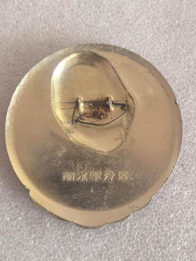 综合藏品场.喜欢出价就得！无套路无托.诚信惠友交友！自动快拍. 毛主席像章直径约58MM 编号280008 包老包真.