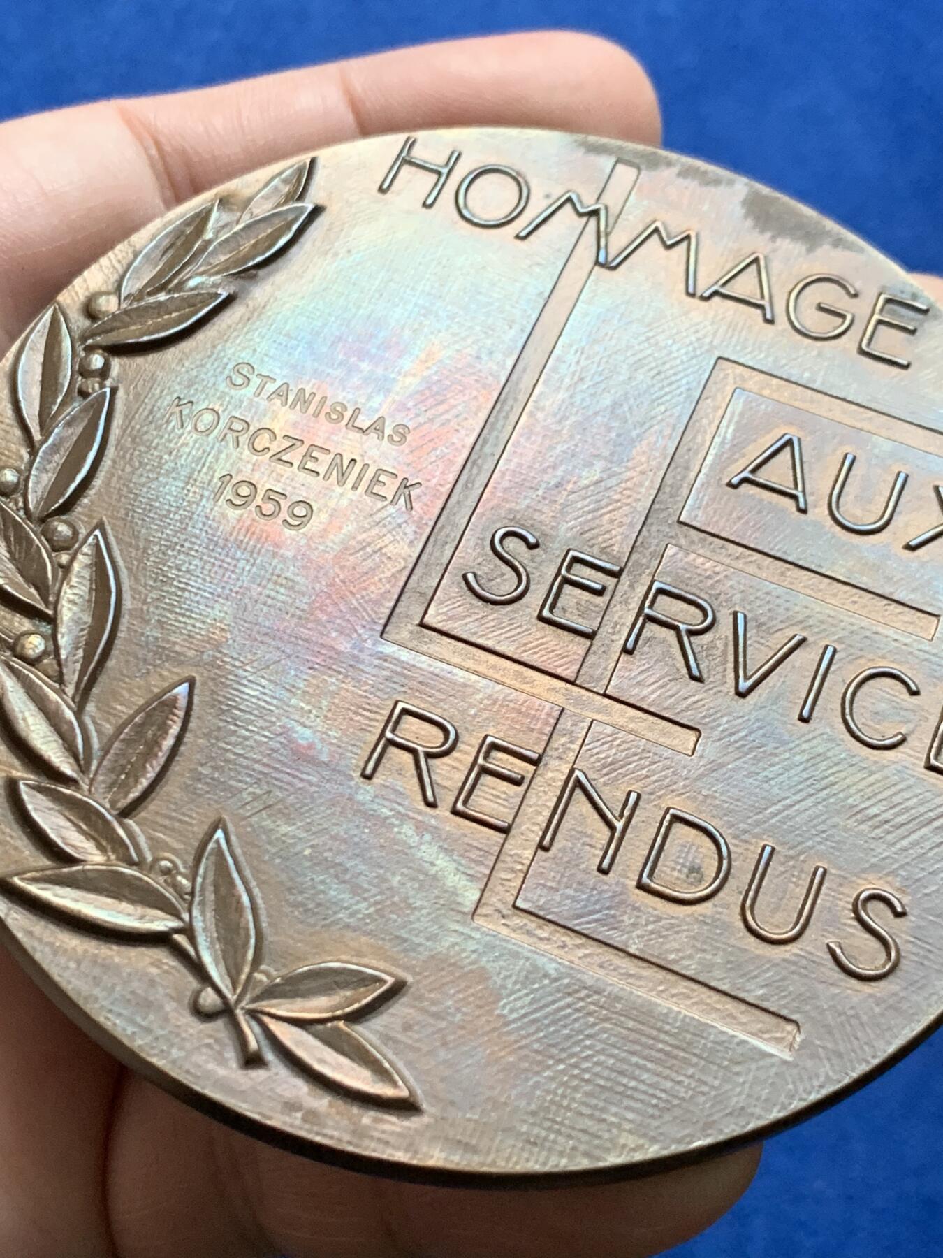 《竞宝斋》第438场 周日，周一，周二 3场连拍 （全场包邮） 法国1959年洛林斯凯尔特纪念超大铜章，正面狮子与鹰元素融合，带丰饶角边铭，尺寸巨大厚重压手，直径81mm，重量232.6g，状态极品带盒。