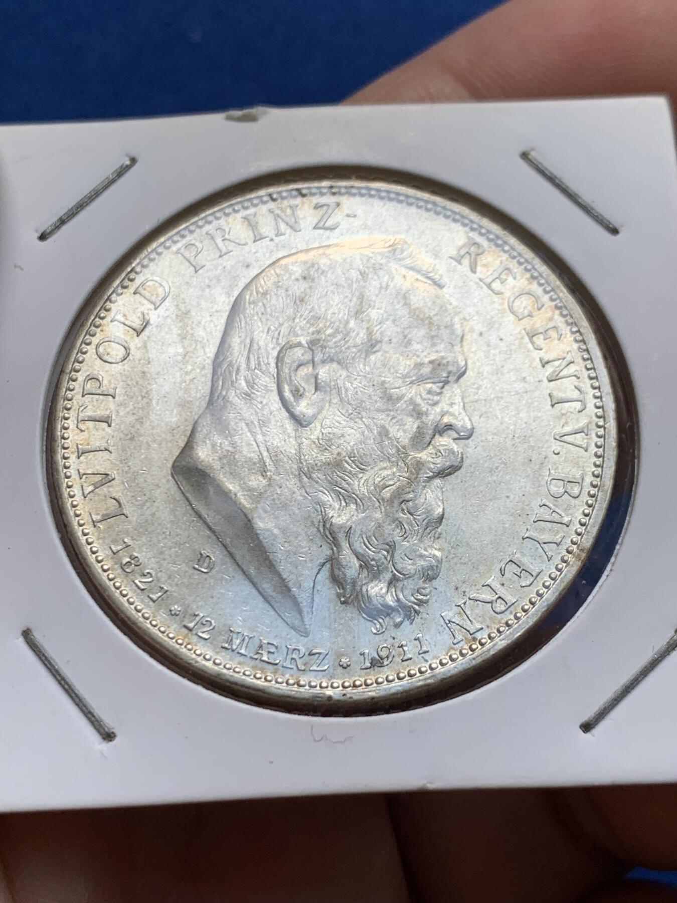 《竞宝斋》第438场 周日，周一，周二 3场连拍 （全场包邮） 德国1911年巴伐利亚摄政王利奥波德90大寿5马克银币，发行量仅16万枚，状态好，细节见图