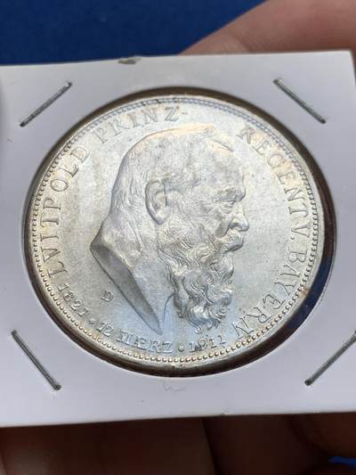 《竞宝斋》第438场 周日，周一，周二 3场连拍 （全场包邮） 德国1911年巴伐利亚摄政王利奥波德90大寿5马克银币，发行量仅16万枚，状态好，细节见图