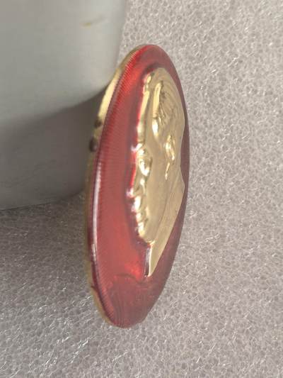 综合藏品场.喜欢出价就得！无套路无托.诚信惠友交友！自动快拍. 毛主席像章直径约53MM保真包老.编号280025