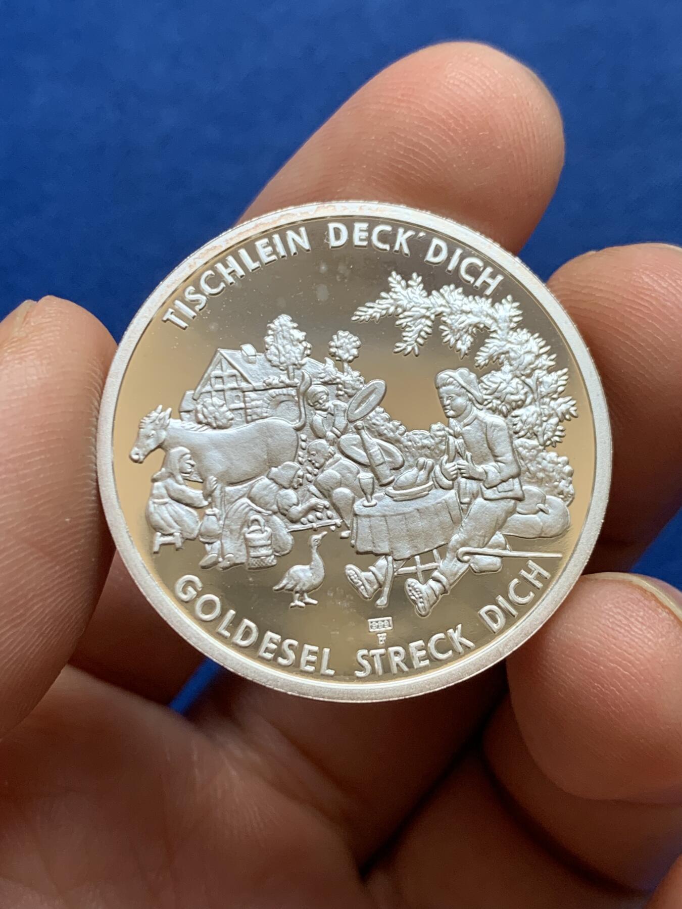 《竞宝斋》第438场 周日，周一，周二 3场连拍 （全场包邮） 德国1985/86格林兄弟诞辰200周年纪念银章（14.92g，999银）