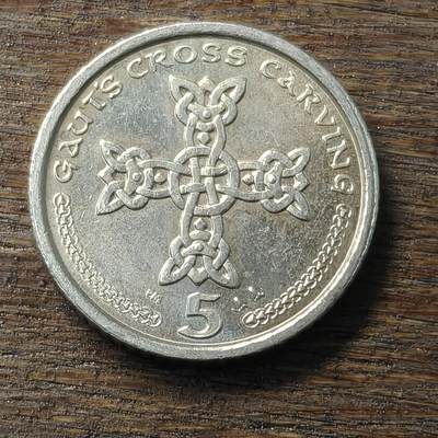 【铜匠收藏】★第132场★散币场，无佣金，30包邮。不满30元，支付5元运费。《接受代拍 代送NGC评级》 - 英属马恩岛 2001年 5便士 铜镍币 伊丽莎白二世 凯尔特十字架