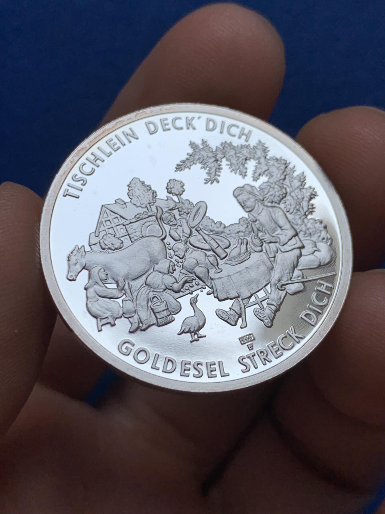 《竞宝斋》第438场 周日，周一，周二 3场连拍 （全场包邮） 德国1985/86格林兄弟诞辰200周年纪念银章（14.92g，999银）