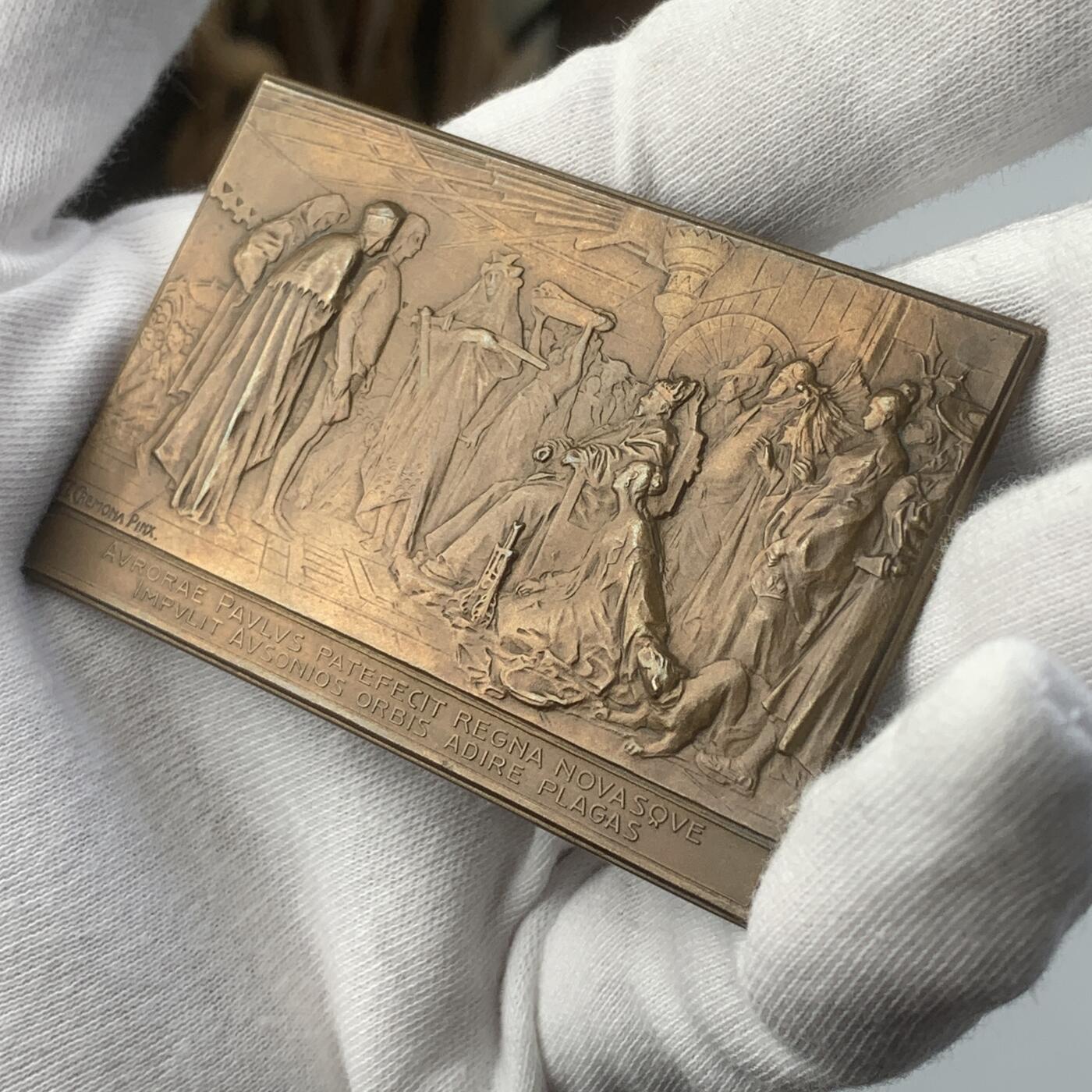 掌中浮雕-藏着的欧洲第042场 1901年第四届国际地理大会在米兰举行铜章 ，74 x 48mm，Johnson公司出品，正面刻画马可波罗觐见忽必烈的场景