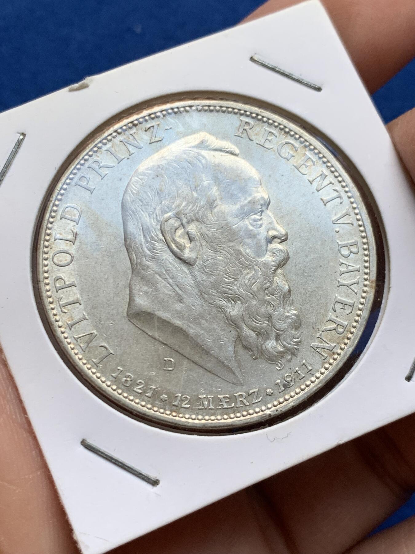 《竞宝斋》第438场 周日，周一，周二 3场连拍 （全场包邮） 德国1911年巴伐利亚摄政王利奥波德90大寿5马克银币，发行量仅16万枚，状态好，细节见图