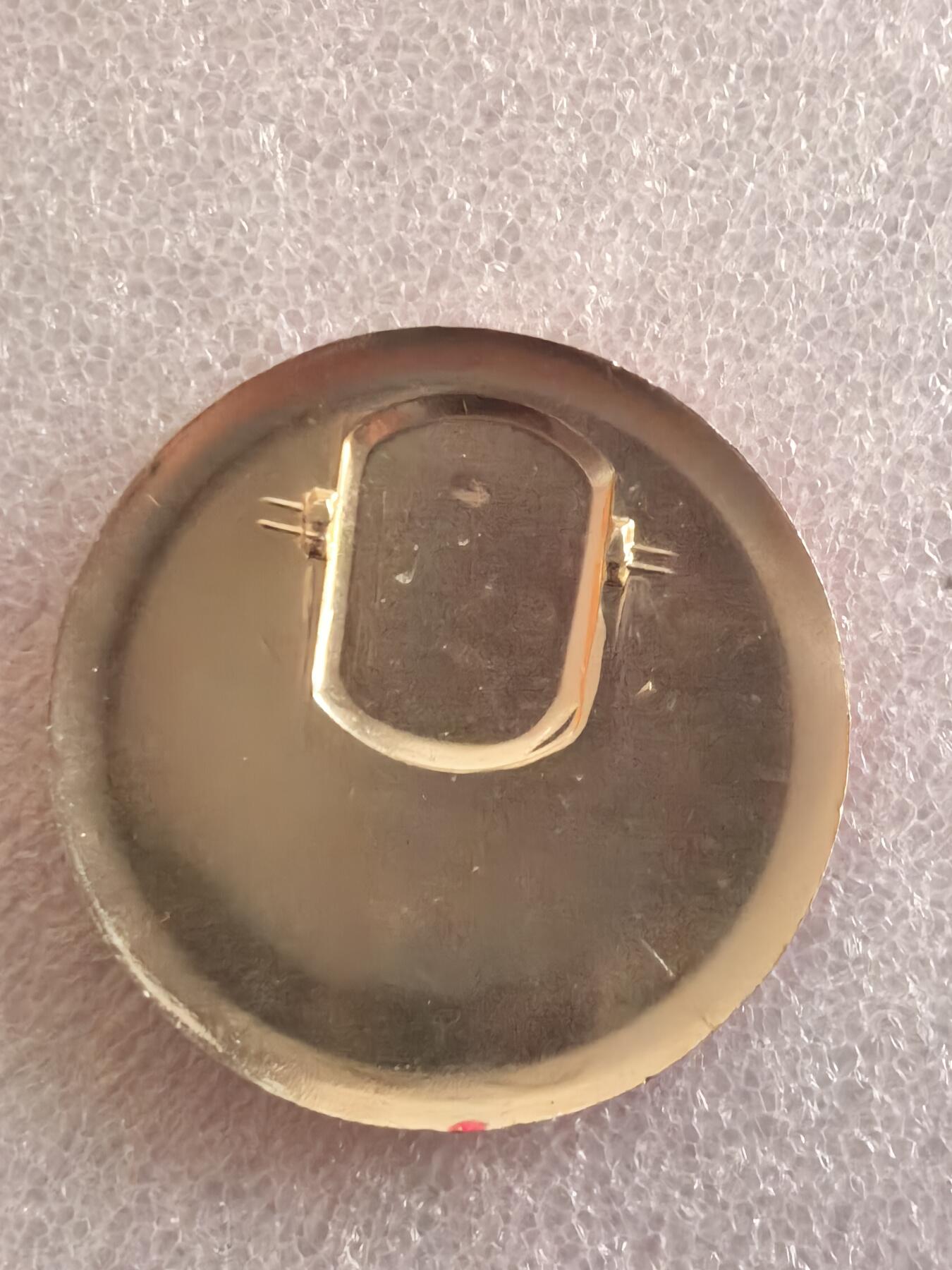 红色像章专场.包老包真.文革时期.实图拍摄.特价惠友 毛主席像章直径约47MM保真包老.按图发货.编号280068