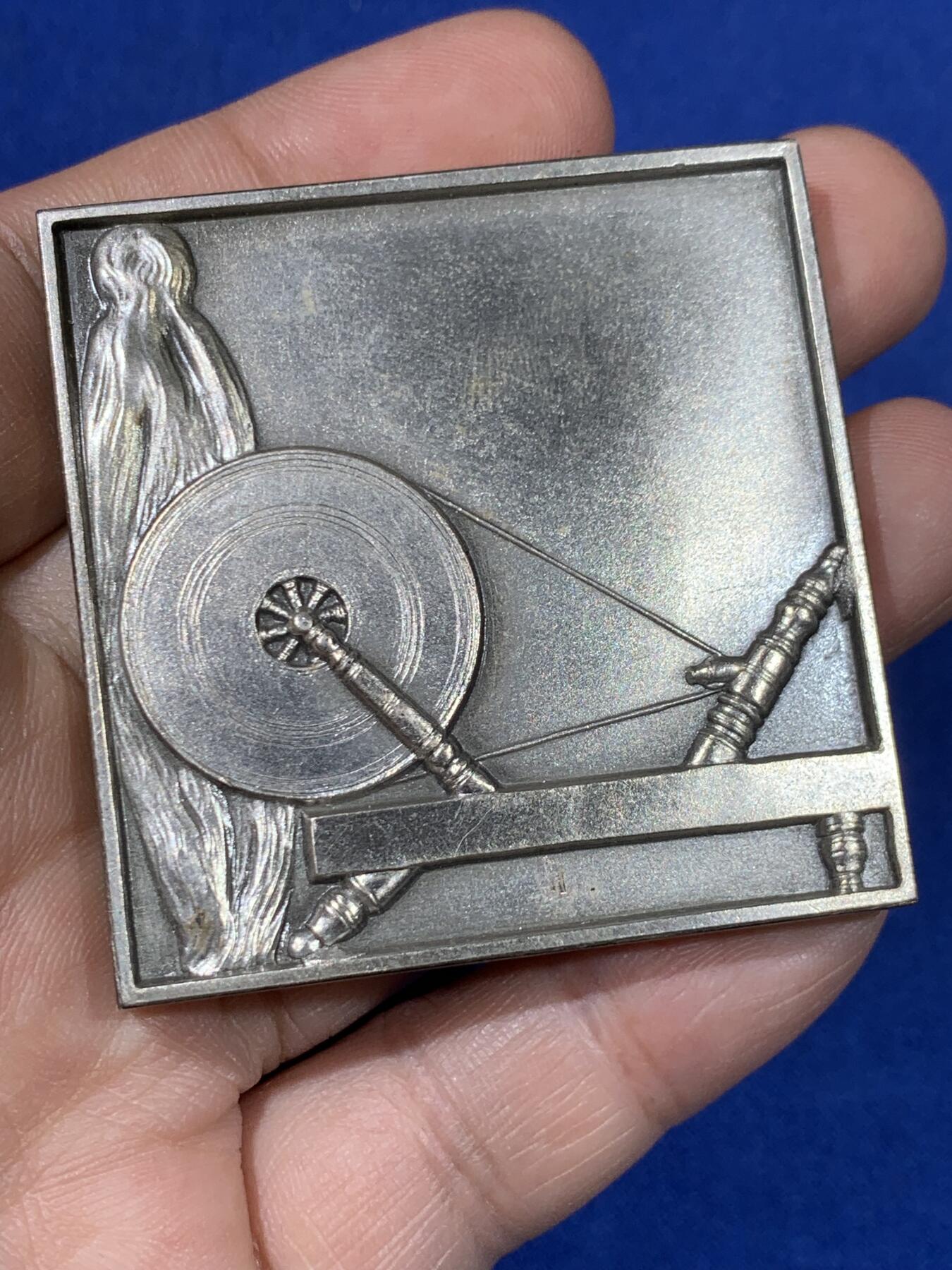 《竞宝斋》第438场 周日，周一，周二 3场连拍 （全场包邮） 法国鲁贝商会纪念镀银方章 113.7克 50.2*50.6mm 丰饶角铜标 带原盒