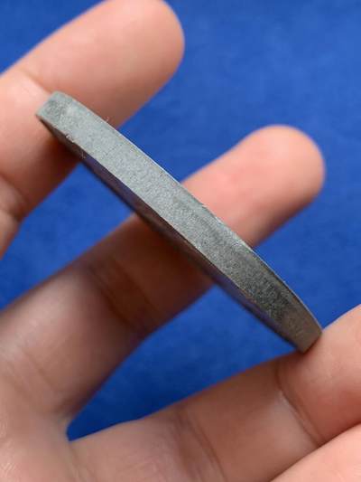 《竞宝斋》第438场 周日，周一，周二 3场连拍 （全场包邮） 美国1976年建国200周年纪念章，少见锡质 ，正面美国鹰抓独立宣言，背面独立厅，直径51mm，重量47.7g，磨砂拉丝状态，保存得不错。